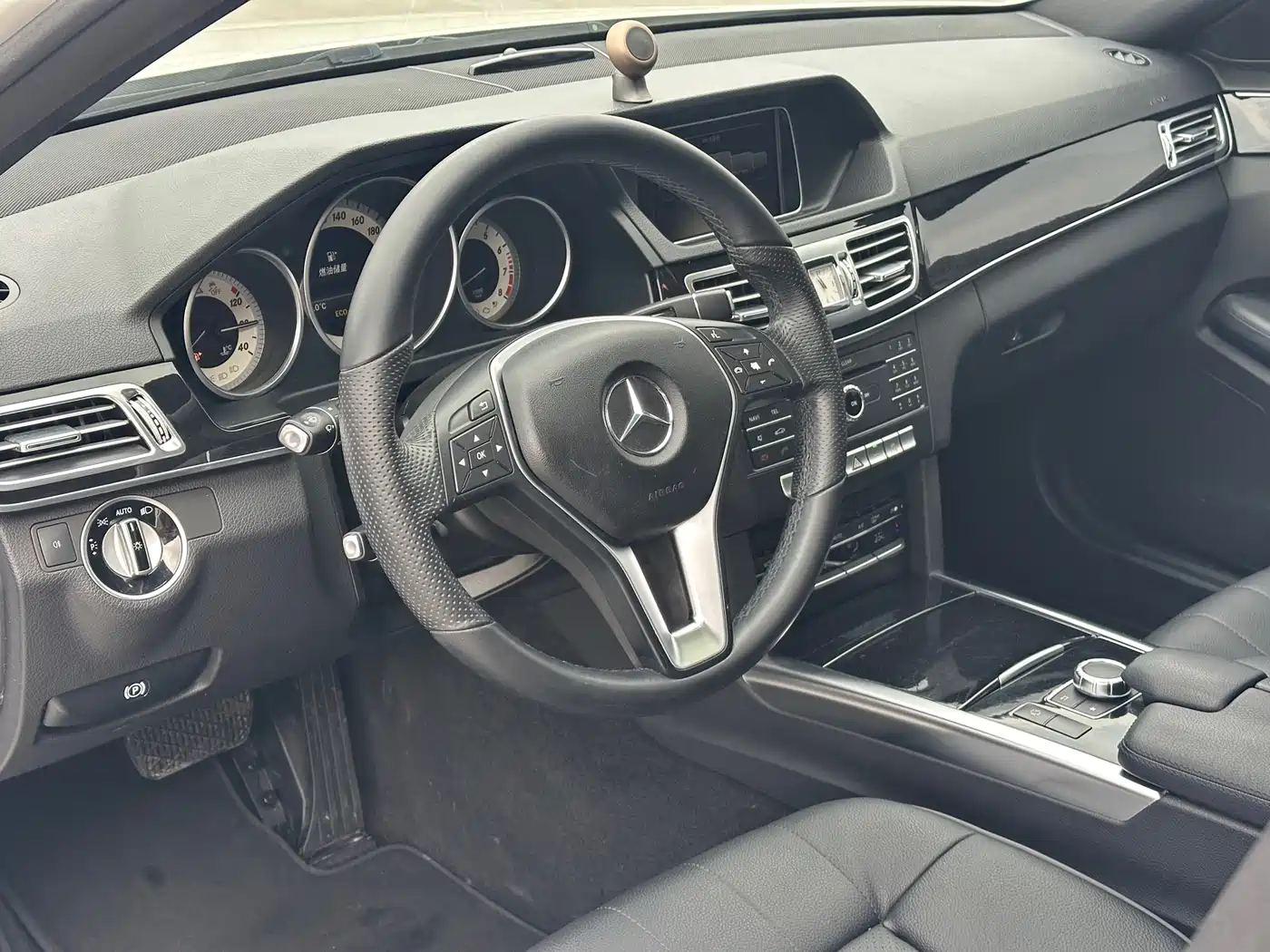 Mercedes-Benz E-Class 2015 E 260 L Sport фото 13