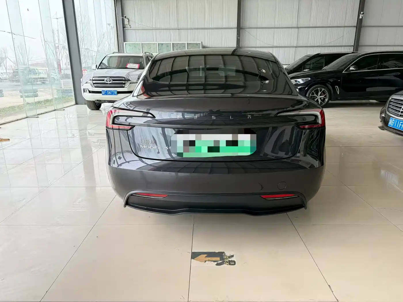 TESLA MODEL 3