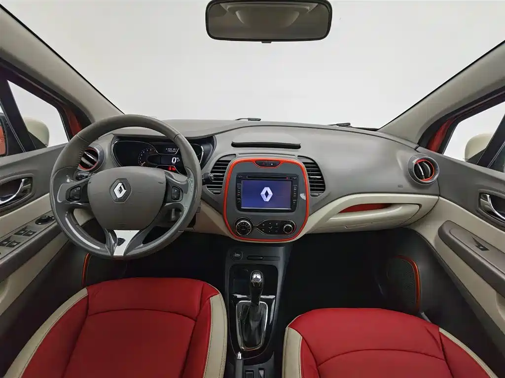 Renault Captur 2015 1.2T Automatic Comfort Edition фото 5