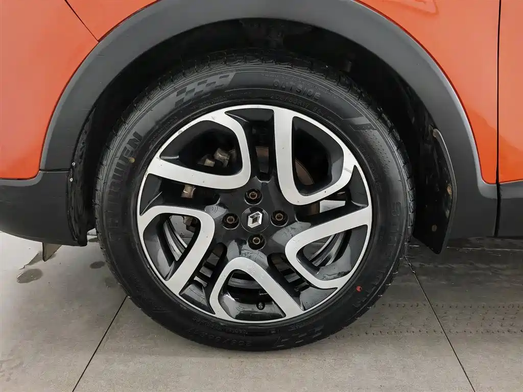 Renault Captur 2015 1.2T Automatic Comfort Edition фото 17