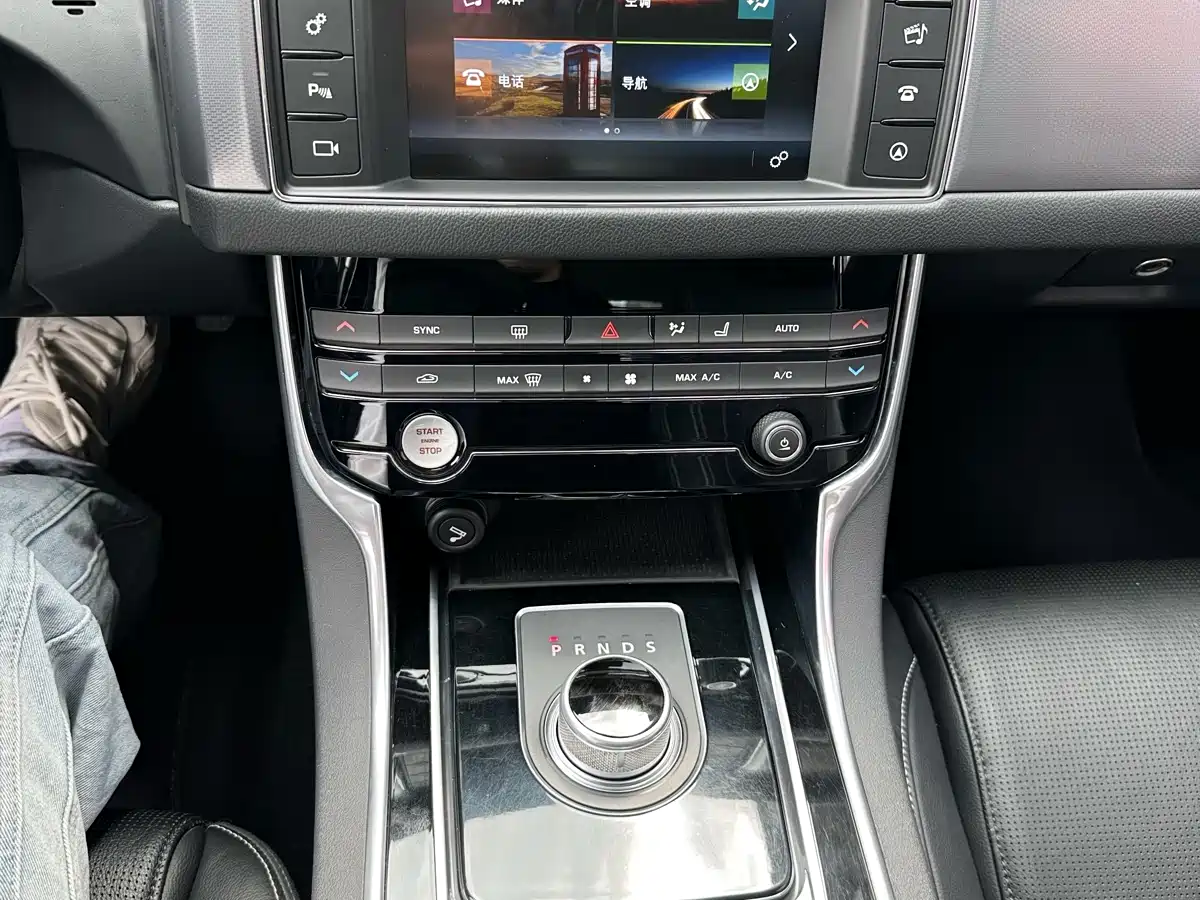 Jaguar XF 2016 XF 3.0 SC 2WD Elegance Edition фото 16