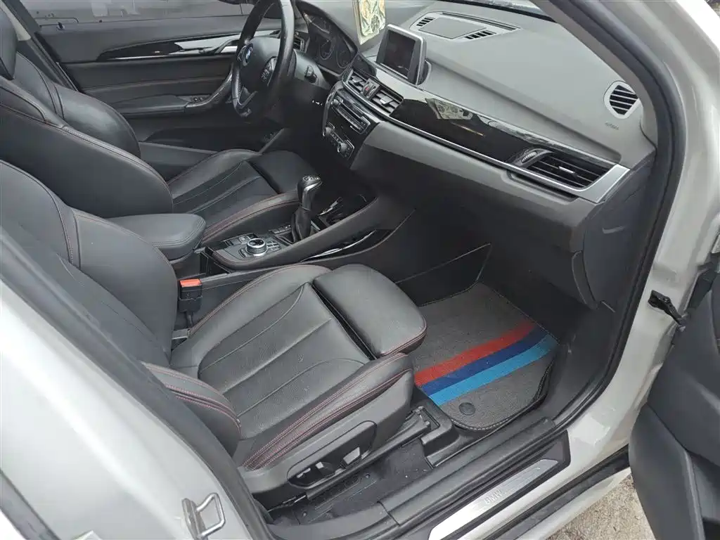 BMW X1 2016 sDrive20Li Luxury Model фото 25