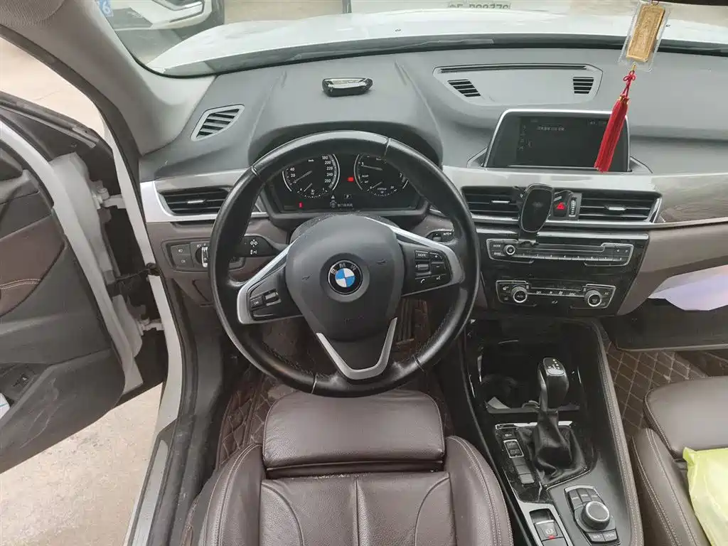 BMW X1 2019 sDrive18Li Premium Model фото 3