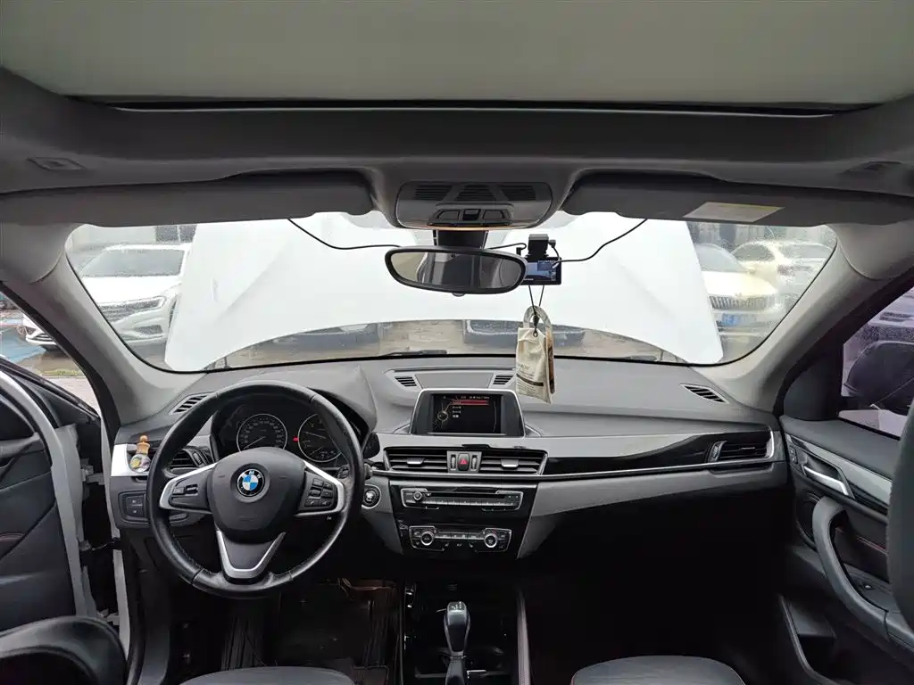 BMW X1 2016 sDrive20Li Luxury Model фото 18