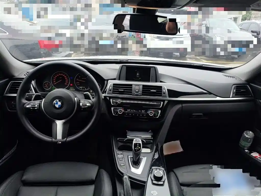 BMW 3 Series GT 2018 320i Fashion фото 10