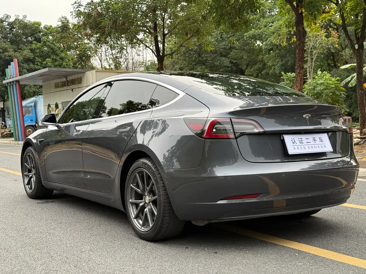 TESLA MODEL 3