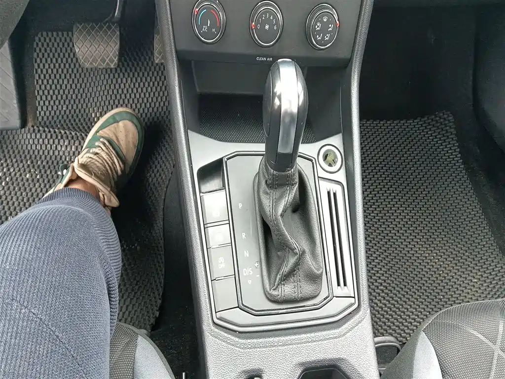Volkswagen Lavida 2023 1.5L Auto Delight Edition фото 6