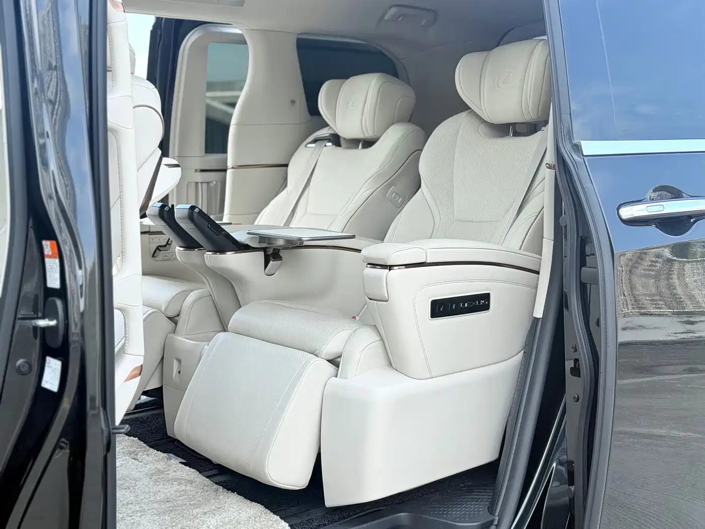 Lexus LM 2025 2025 Model 500h Six-Seater Prestige Edition