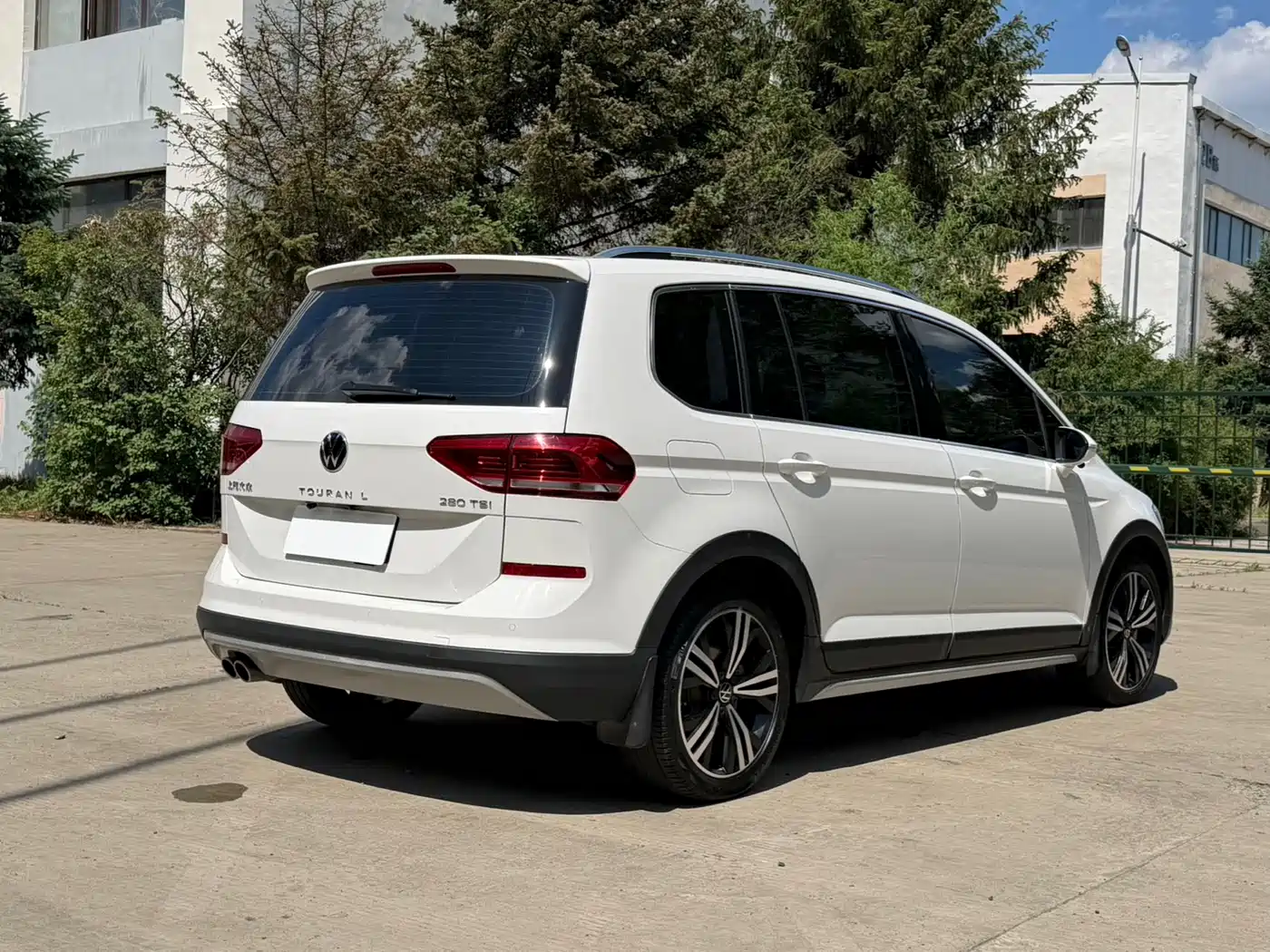 Volkswagen Touran 2021 Touran L 280TSI DSG Cross Edition 7-seater фото 5
