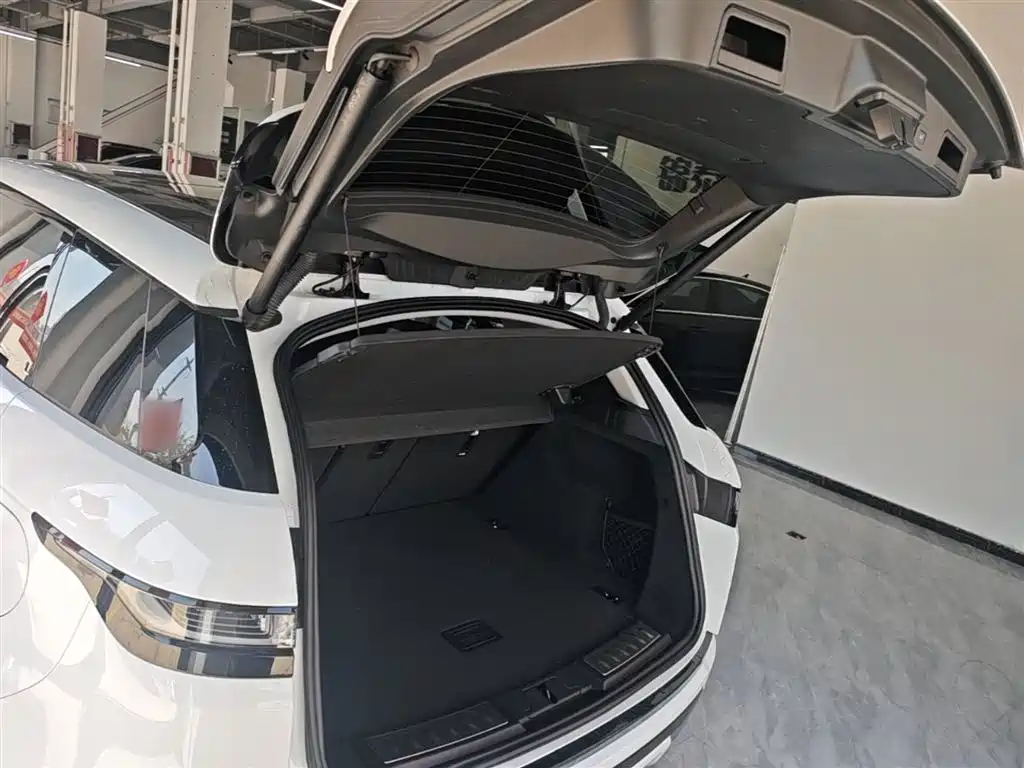 Land Rover Range Rover Evoque New Energy 2023 Range Rover Evoque L P300e Plug-in Hybrid Edition фото 19