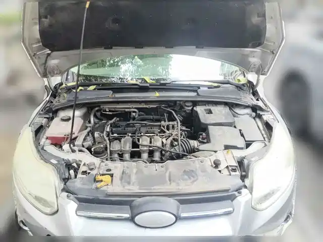 Ford Focus 2012 Sedan 1.6L Automatic Trend — фото 3