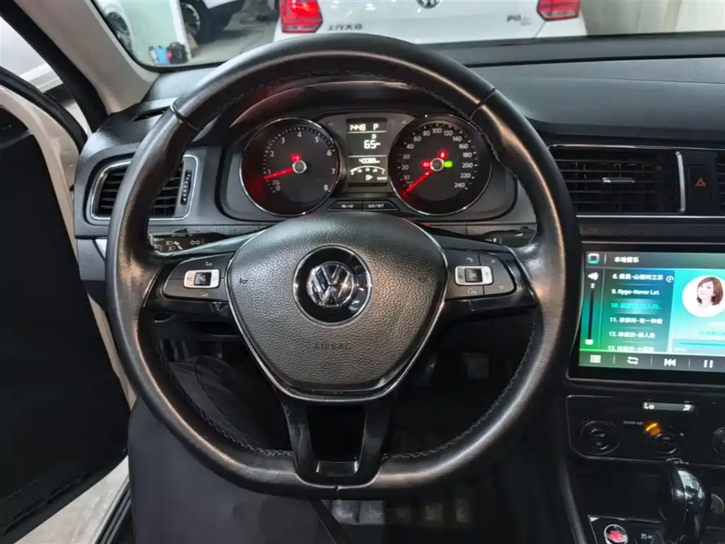 Volkswagen Lavida Tour 2017 230TSI DSG Comfort Edition фото 11