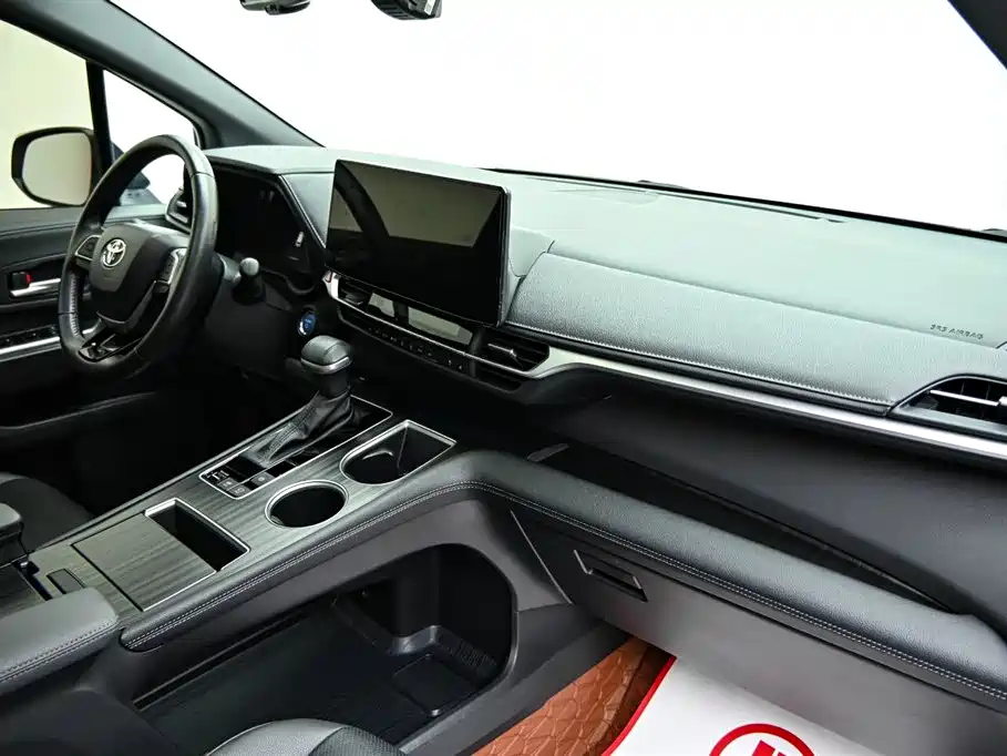 Toyota Sienna 2021 2.5L Hybrid Premium Edition фото 16