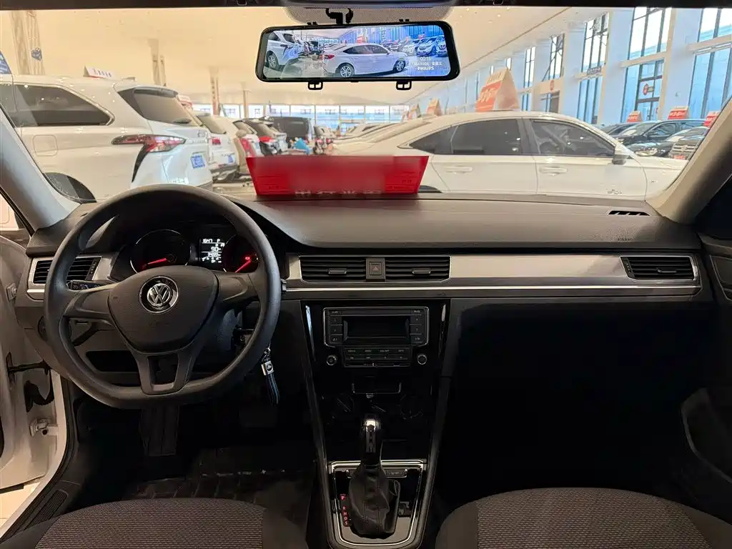 VOLKSWAGEN BORA