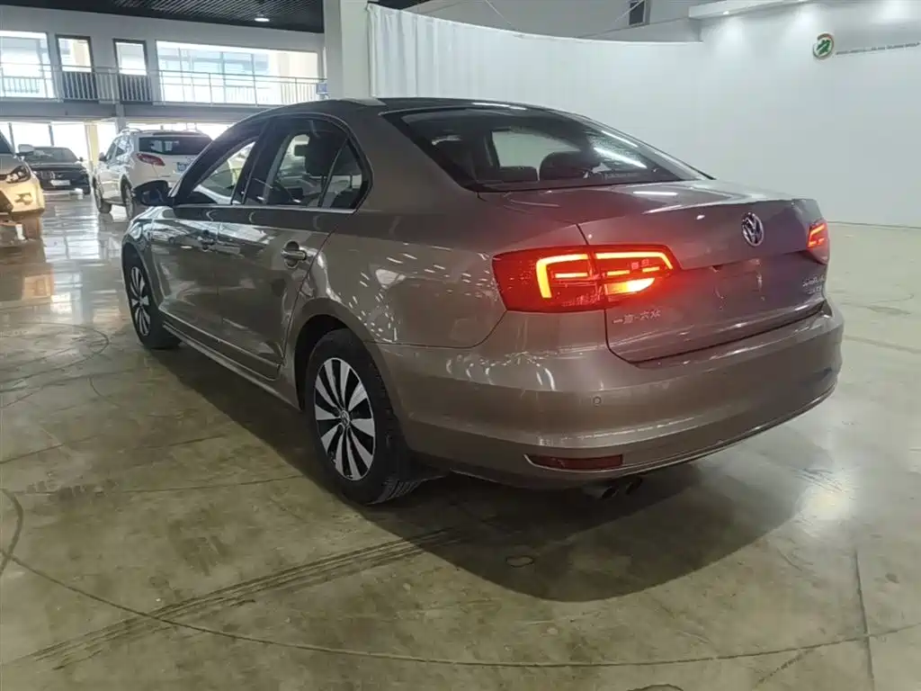 Volkswagen Sagitar 2017 230TSI Automatic Comfort фото 5
