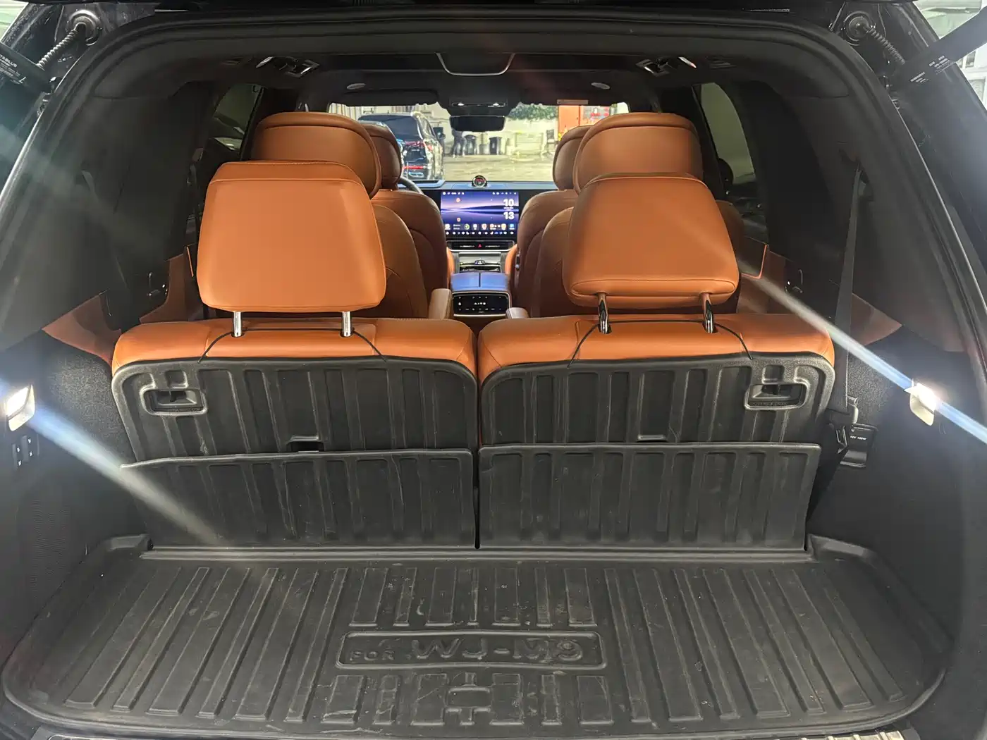 AITO Wenjie AITO M9 2024 Extended Range Ultra 42kWh 6-Seater фото 21