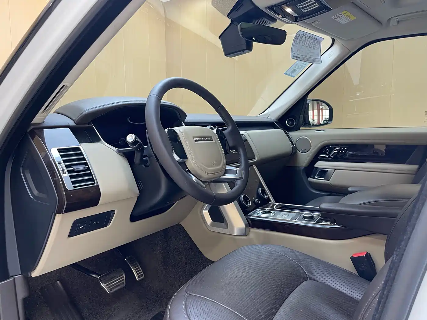 Land Rover Range Rover 2022 3.0 L6 400PS Heritage Extended Classic Edition фото 10