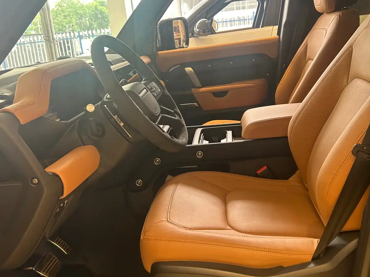 Land Rover Defender 2024 110 5.0T V8 фото 13