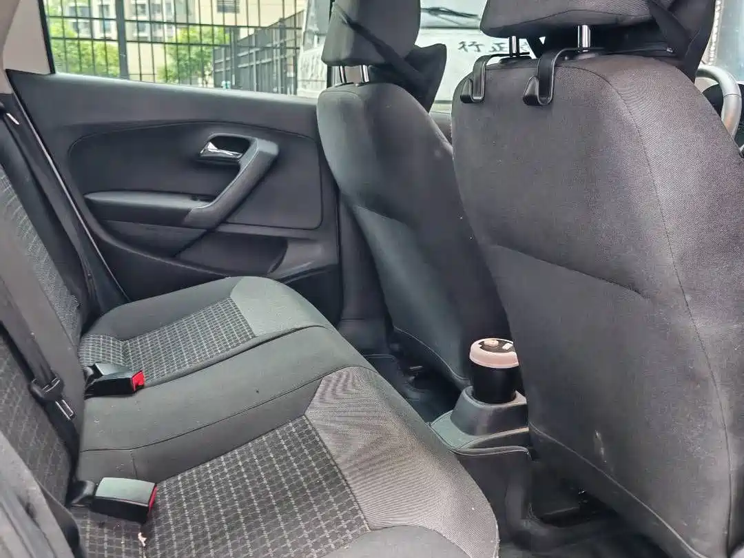 Volkswagen Polo 2016 1.6L Automatic Comfort фото 8