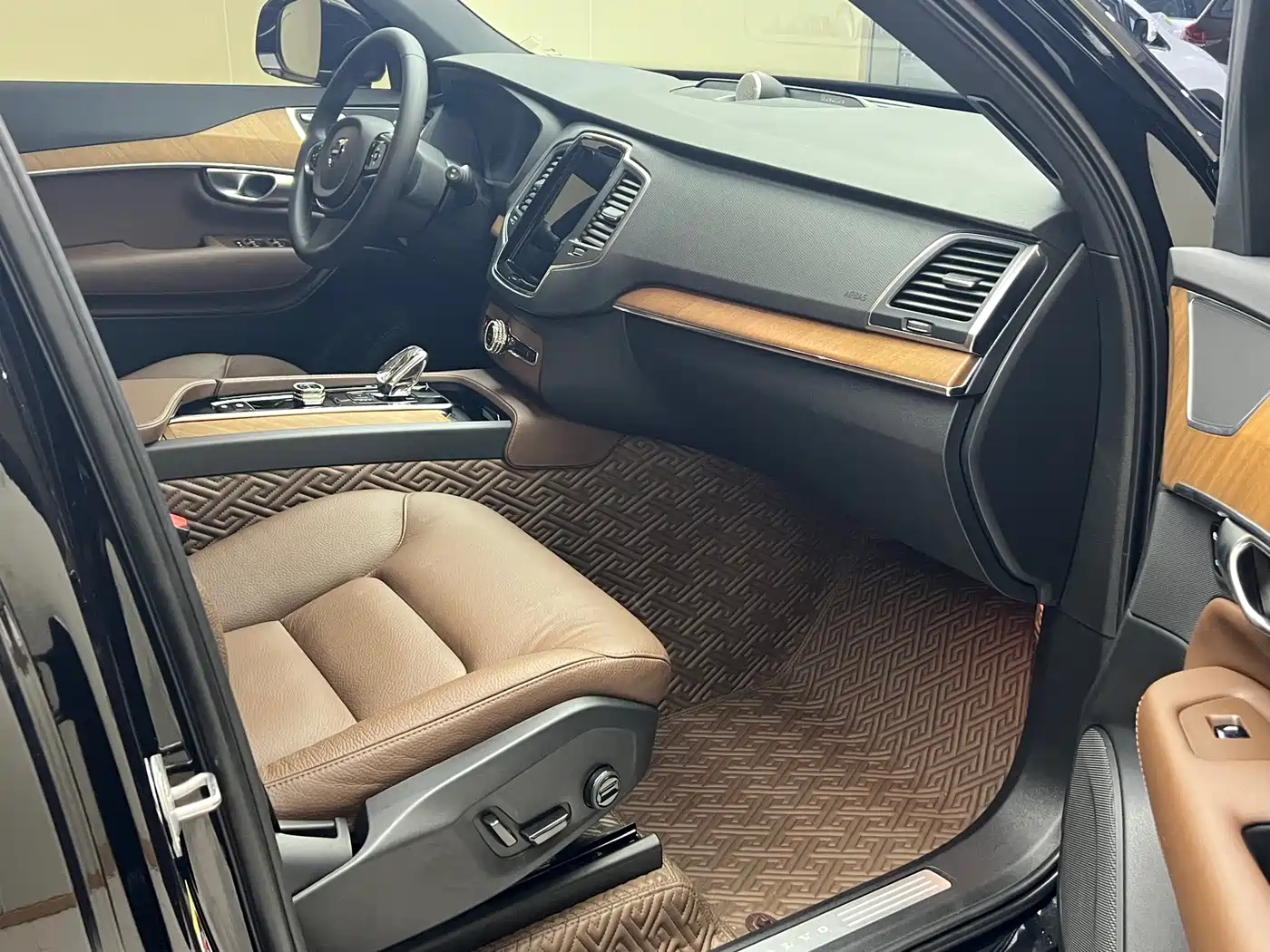Volvo XC90 2023 2023 B5 Smart Luxury Edition 5-Seater