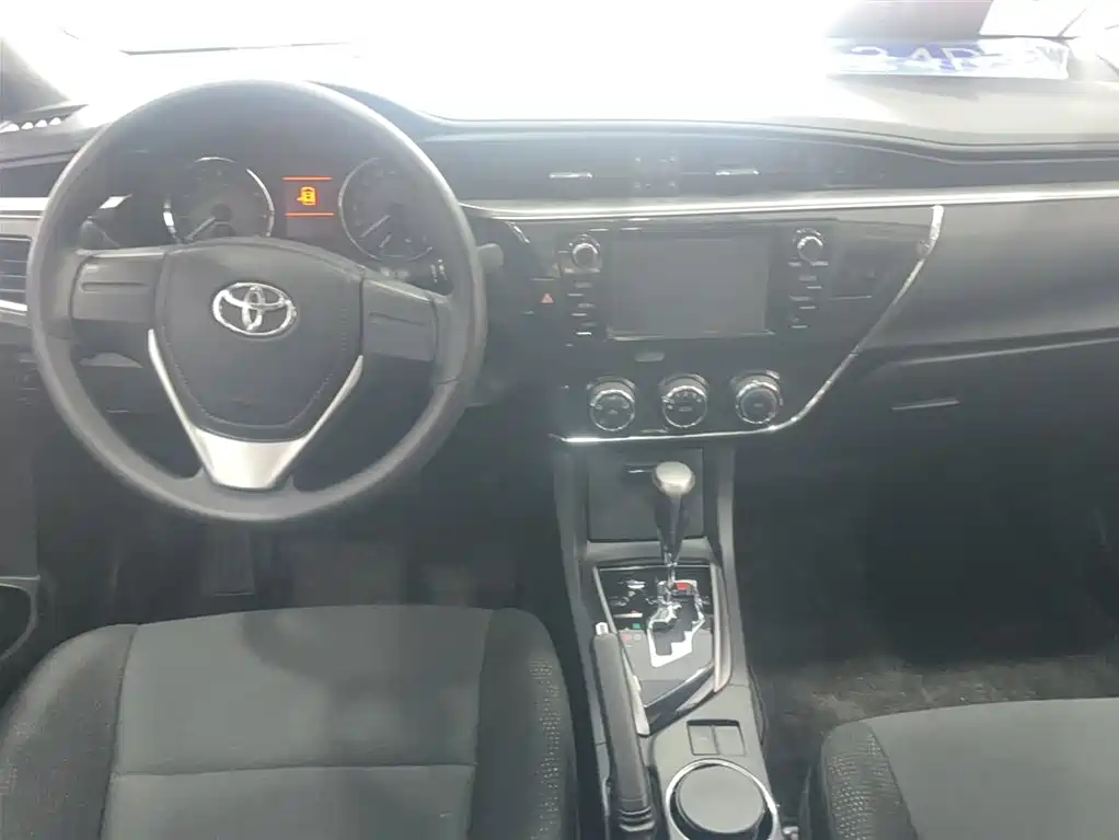 Toyota Corolla 2014 1.6L CVT GL-i фото 10