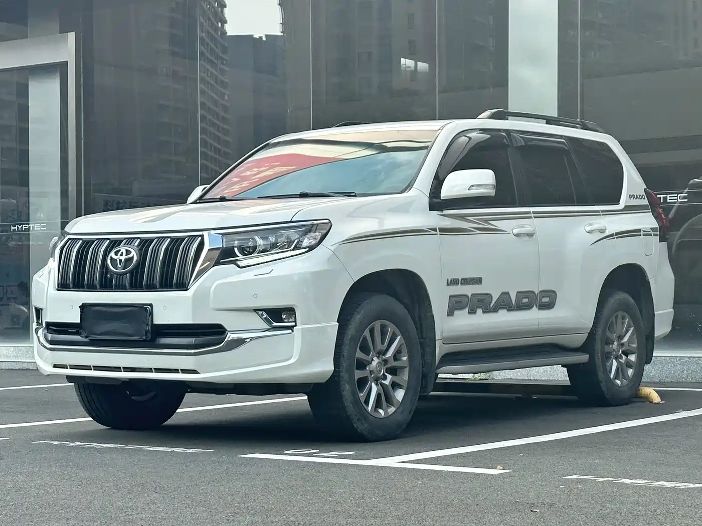Photo 1 - Toyota Prado