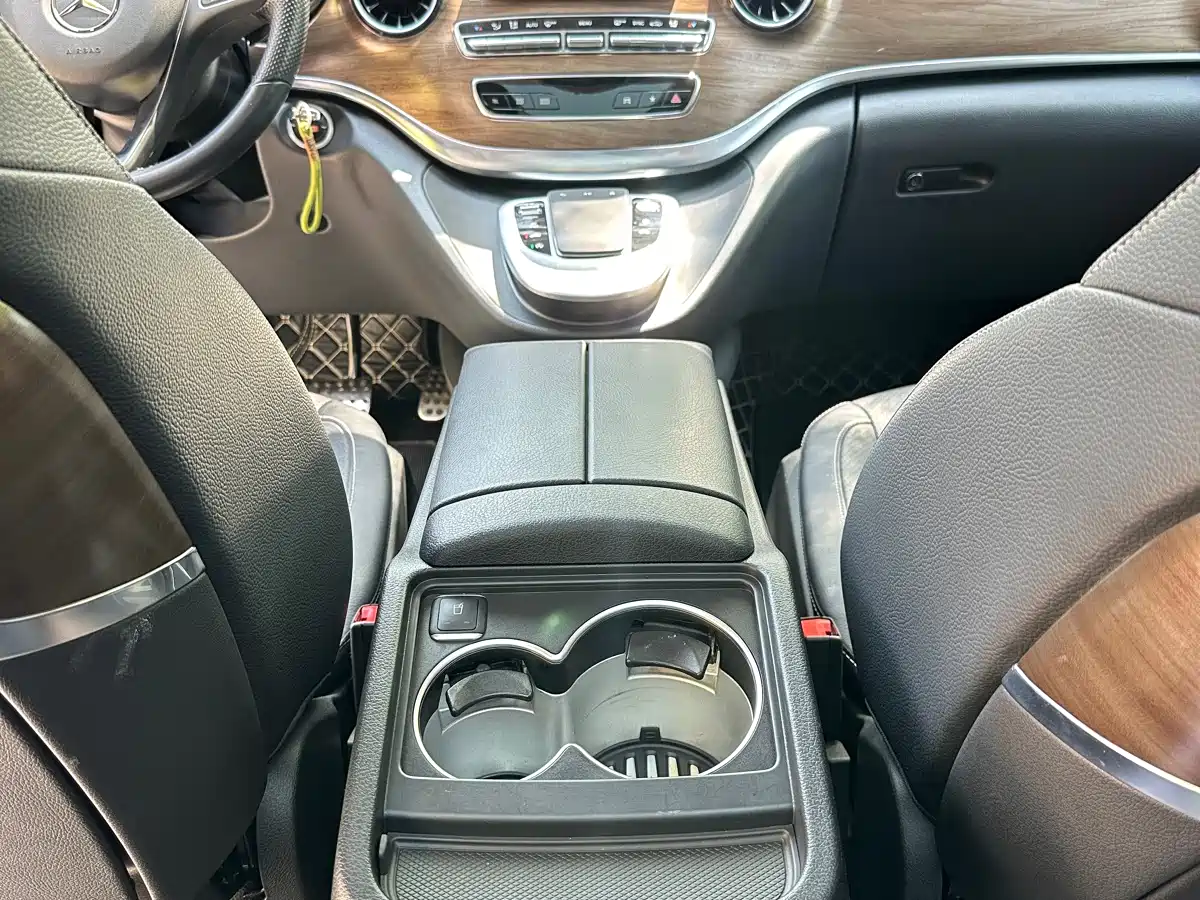 Mercedes-Benz V-Class 2022 V 260 L Long Wheelbase Luxury Edition фото 9