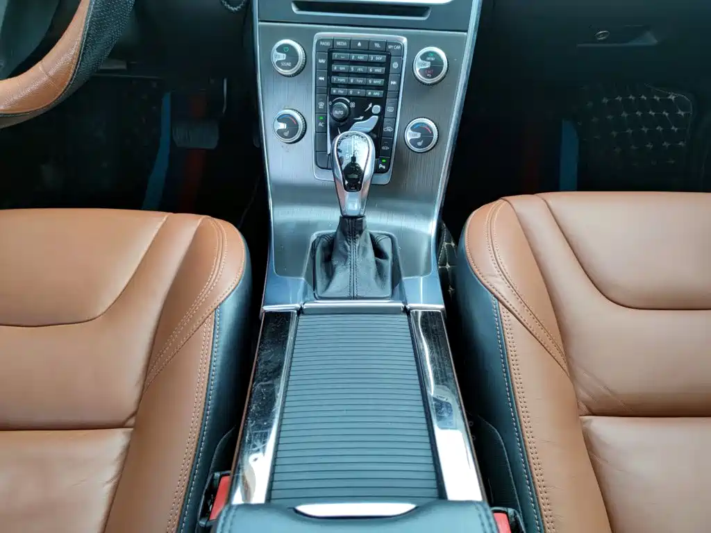 Фото 14 - Volvo V60