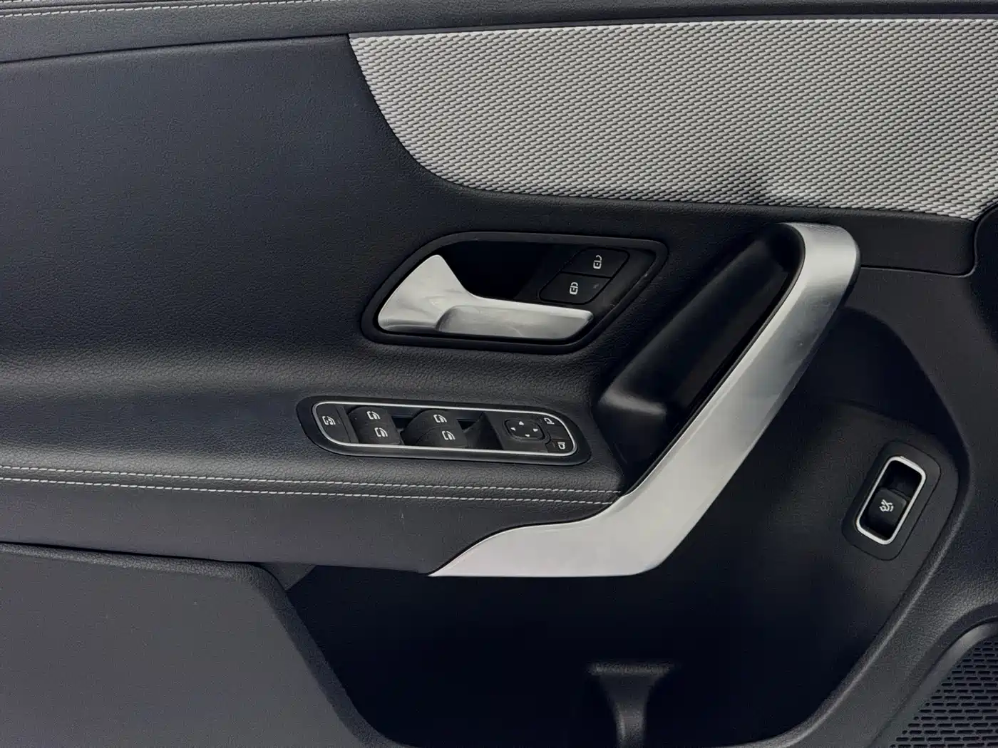 Mercedes-Benz A-Class 2022 A 180 L фото 19