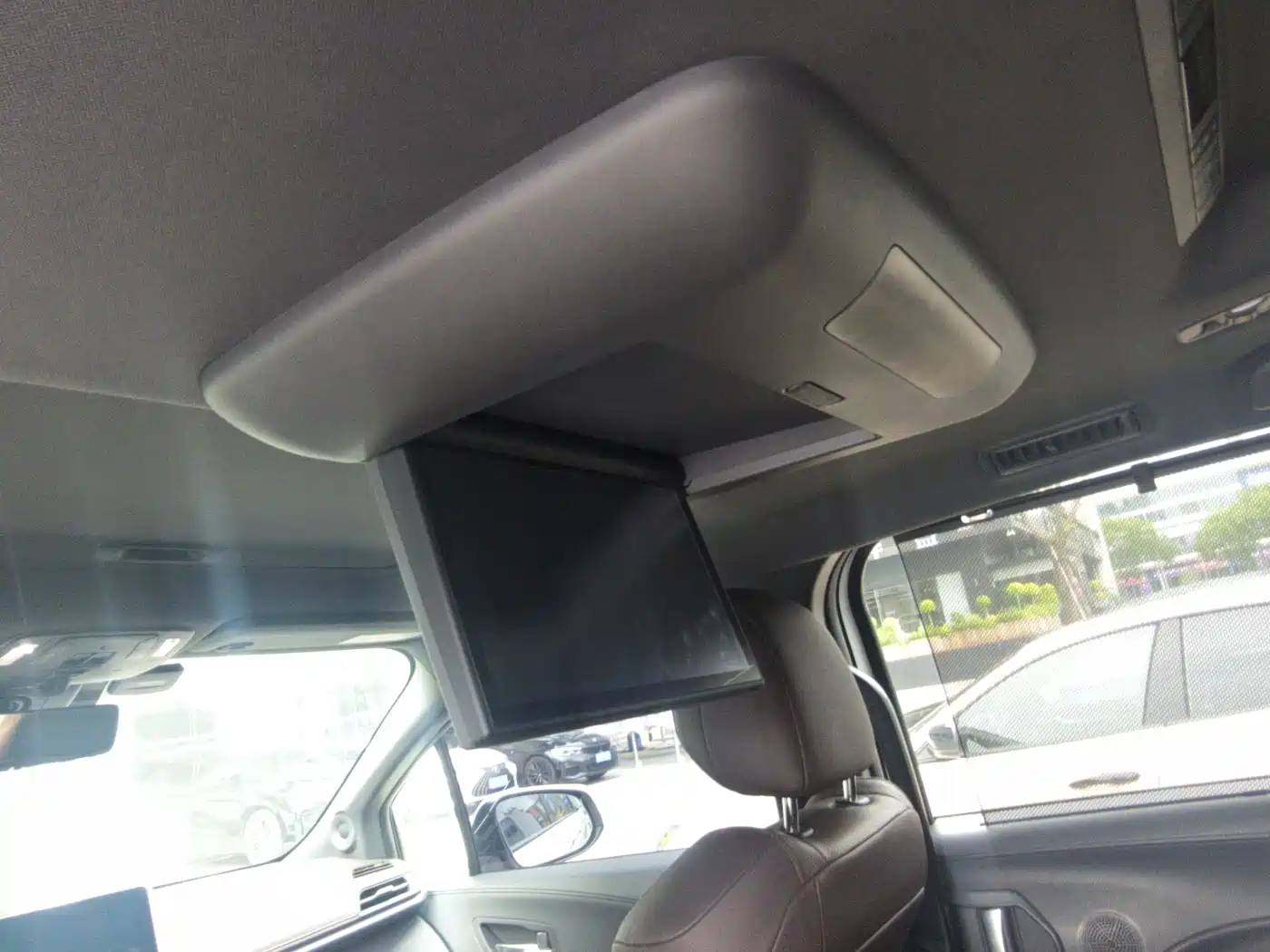Toyota Sienna 2021 2.5L Hybrid Platinum Edition фото 6