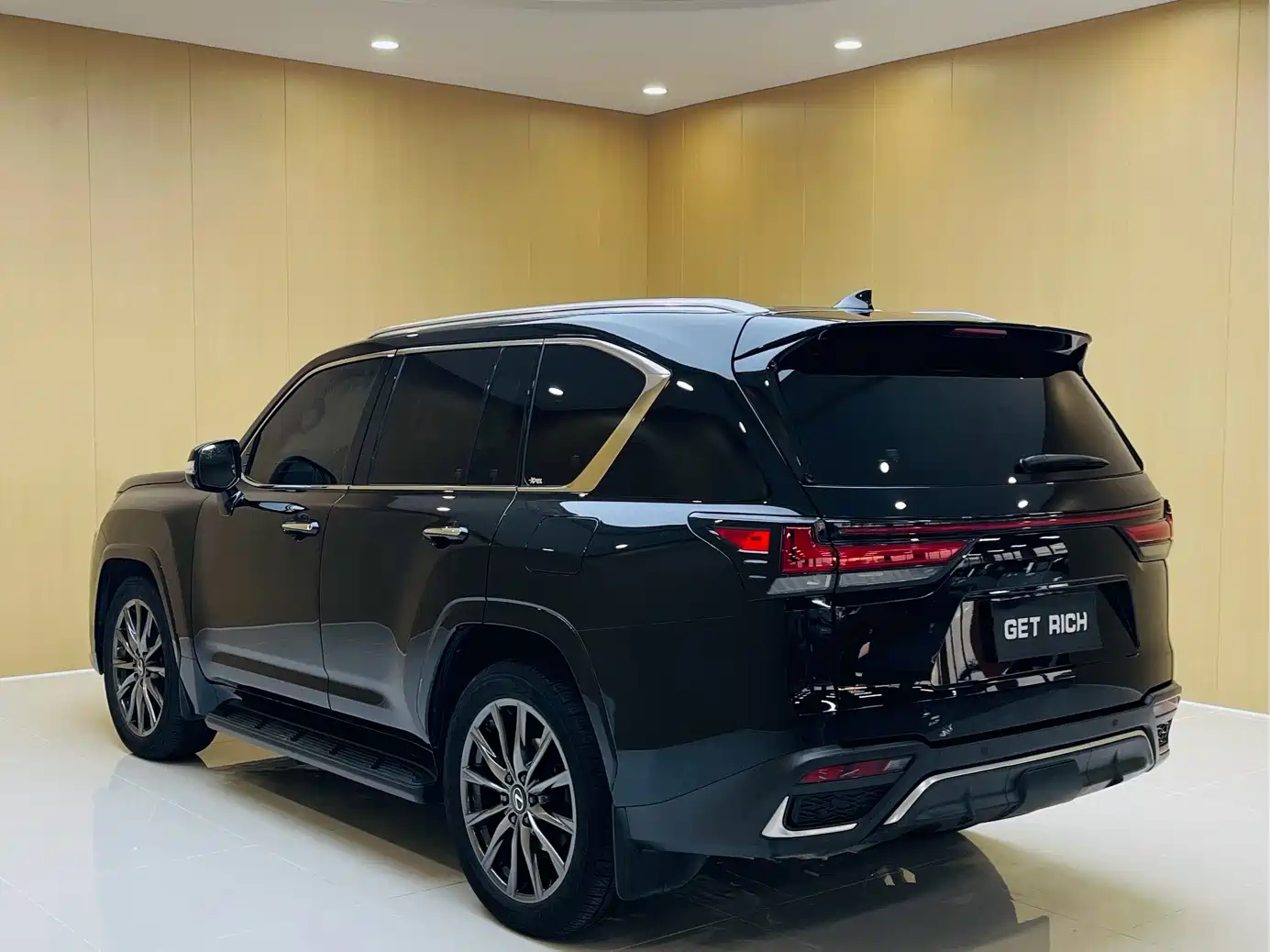 Photo 7 - Lexus LX