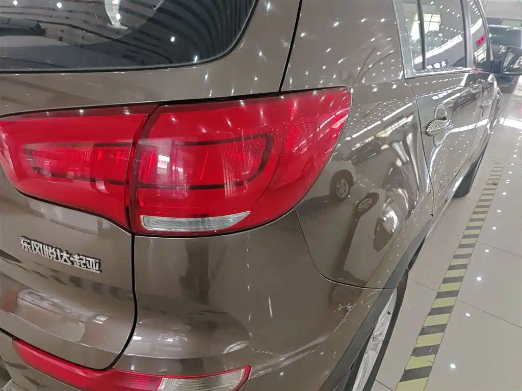 Kia Sportage 2015 2.0L Automatic 2WD GL фото 8