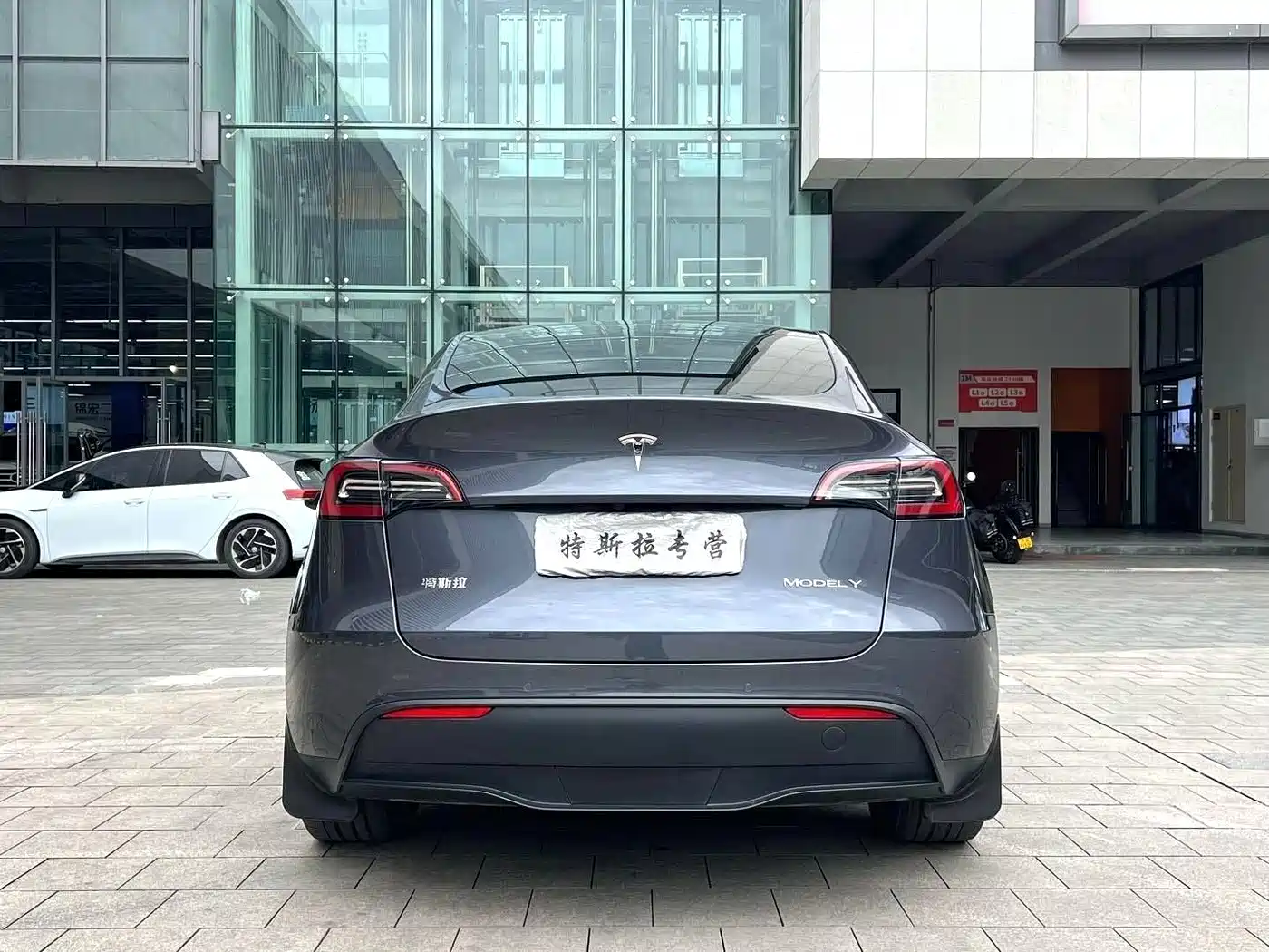 TESLA MODEL Y