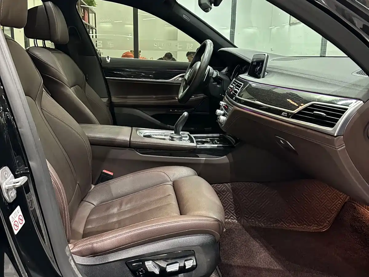 BMW 7 Series 2018 730Li Leading Type M Sport Package фото 13