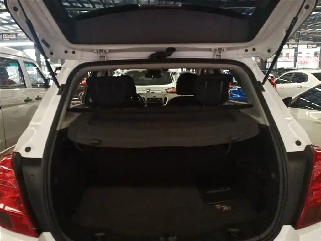 Chevrolet Trax 2016 1.4T Automatic 2WD Comfort Sunroof Edition фото 12
