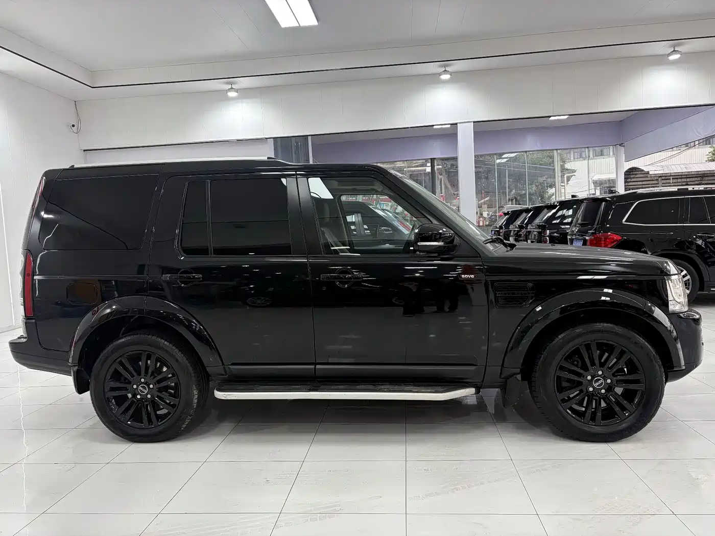 Land Rover Discovery 2015 3.0 SDV6 HSE Diesel фото 14