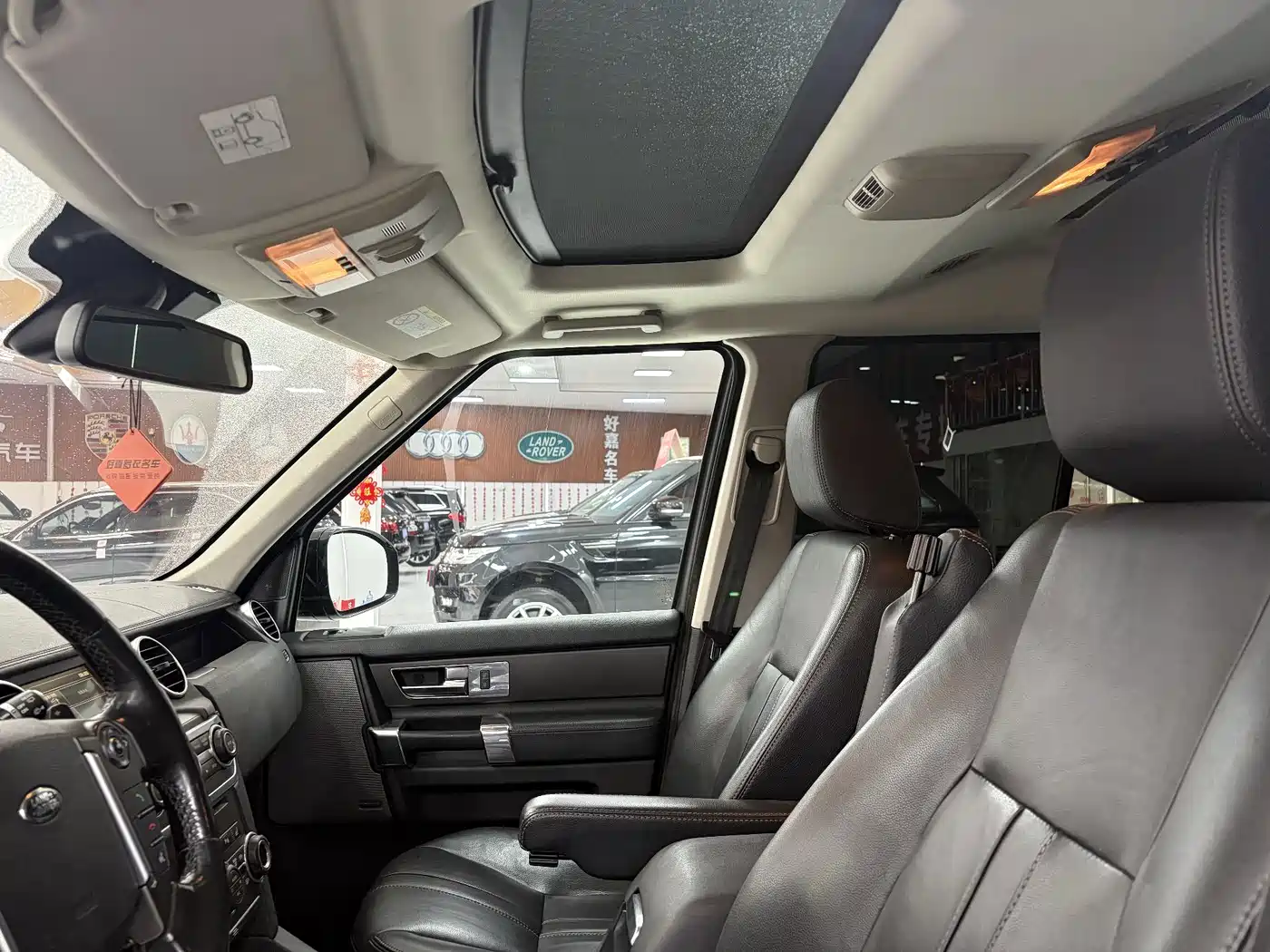 Land Rover Discovery 2015 3.0 SDV6 HSE Diesel фото 25