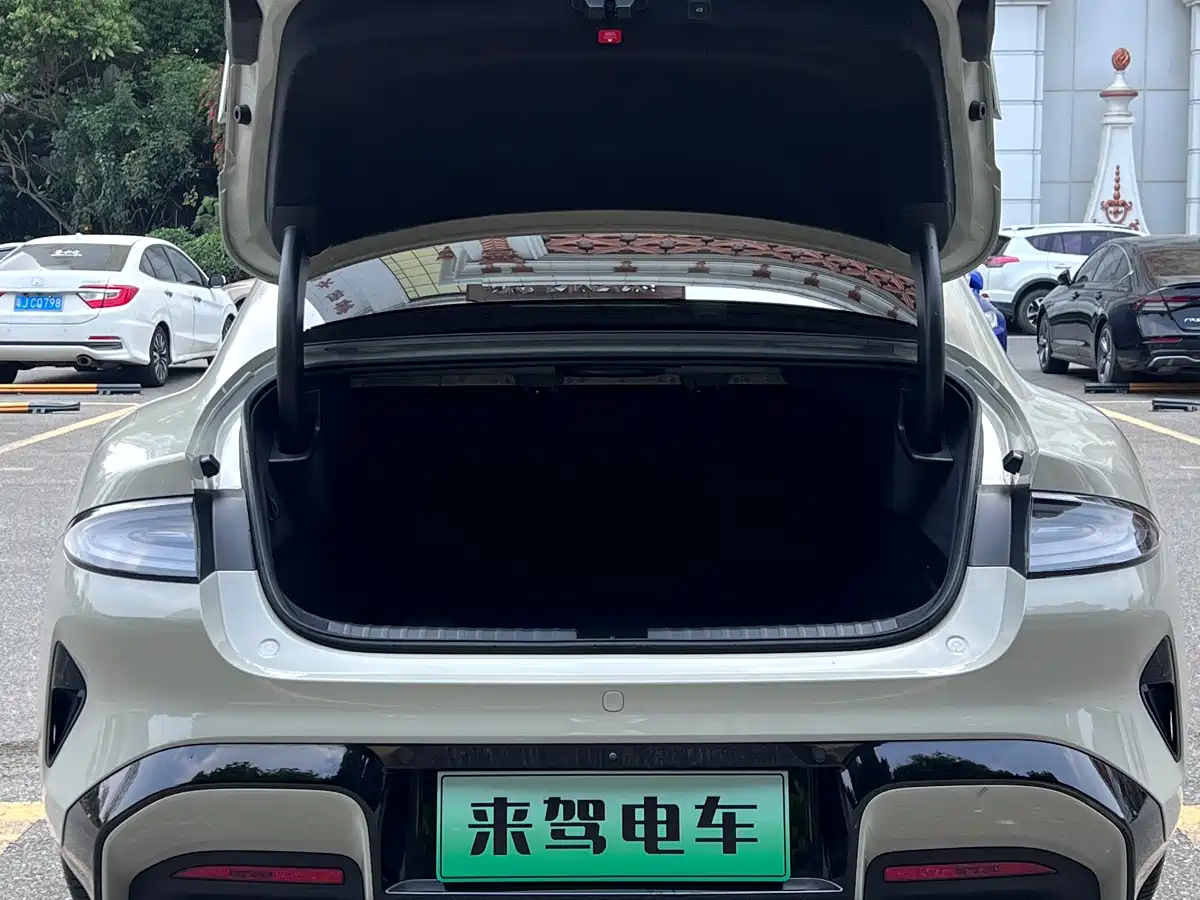 XIAOMI CAR XIAOMI SU7