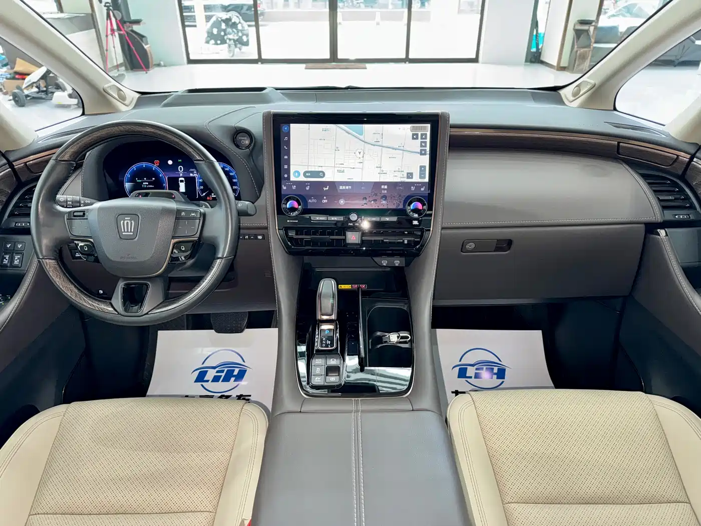 Toyota Vellfire 2024 Crown Hybrid 2.5L Executive Premium Edition фото 7
