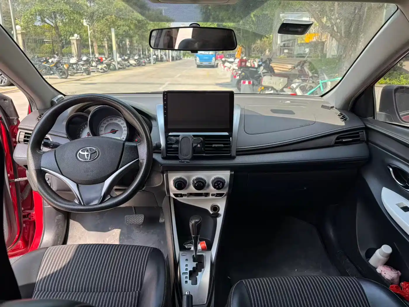 Toyota YARiS L Zhi Xuan 2015 1.5G Auto Sunroof Special Edition фото 7