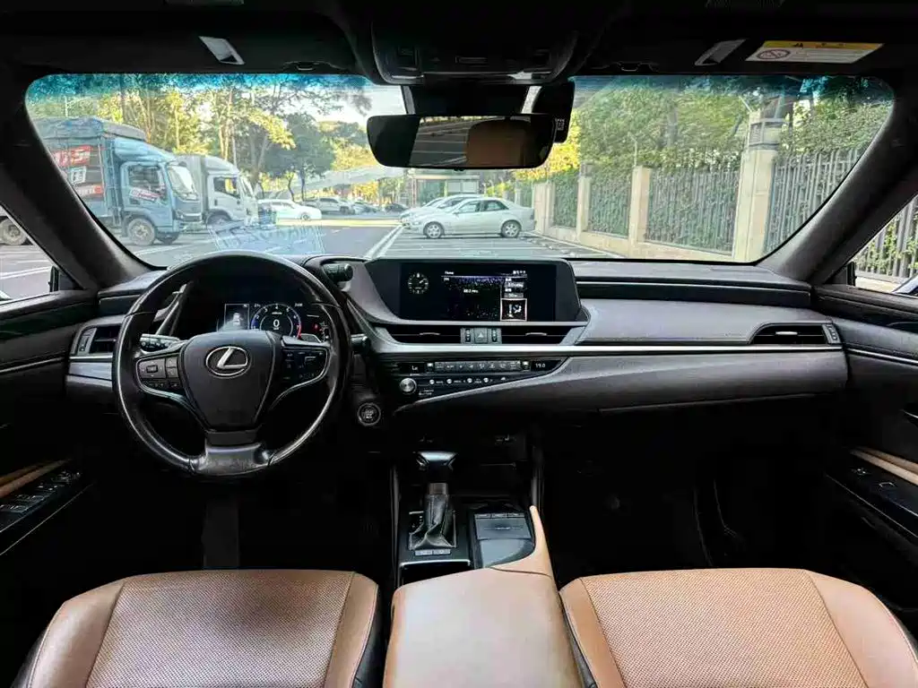Lexus ES 2021 200 Excellence Edition фото 3