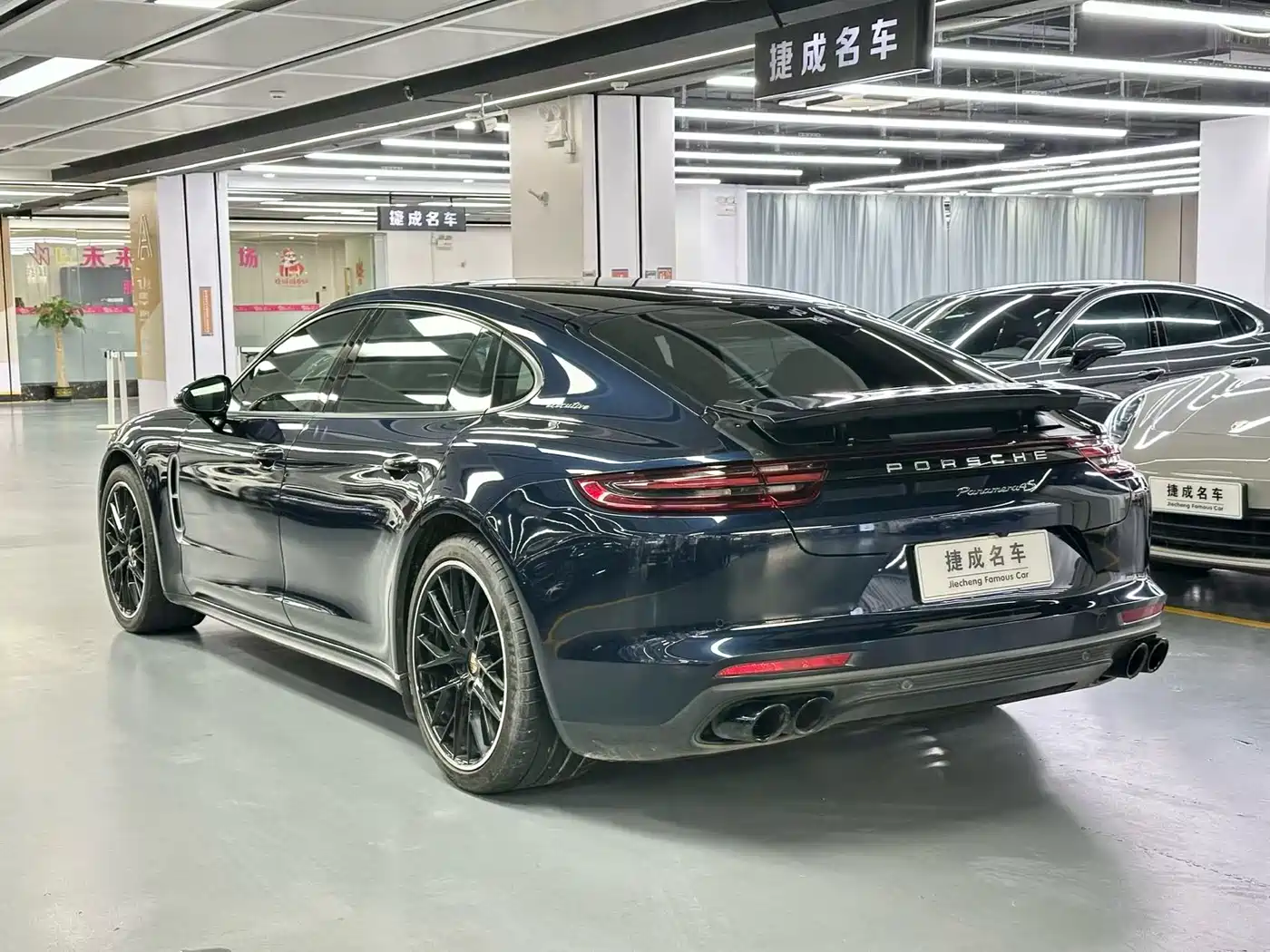 Porsche Panamera 2017 Panamera Executive Long Wheelbase 3.0T фото 7