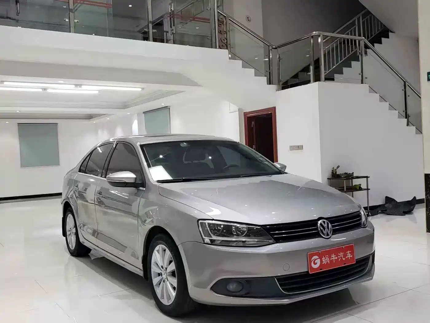 Volkswagen Sagitar 2014 Facelift 1.6L Automatic Comfort фото 3
