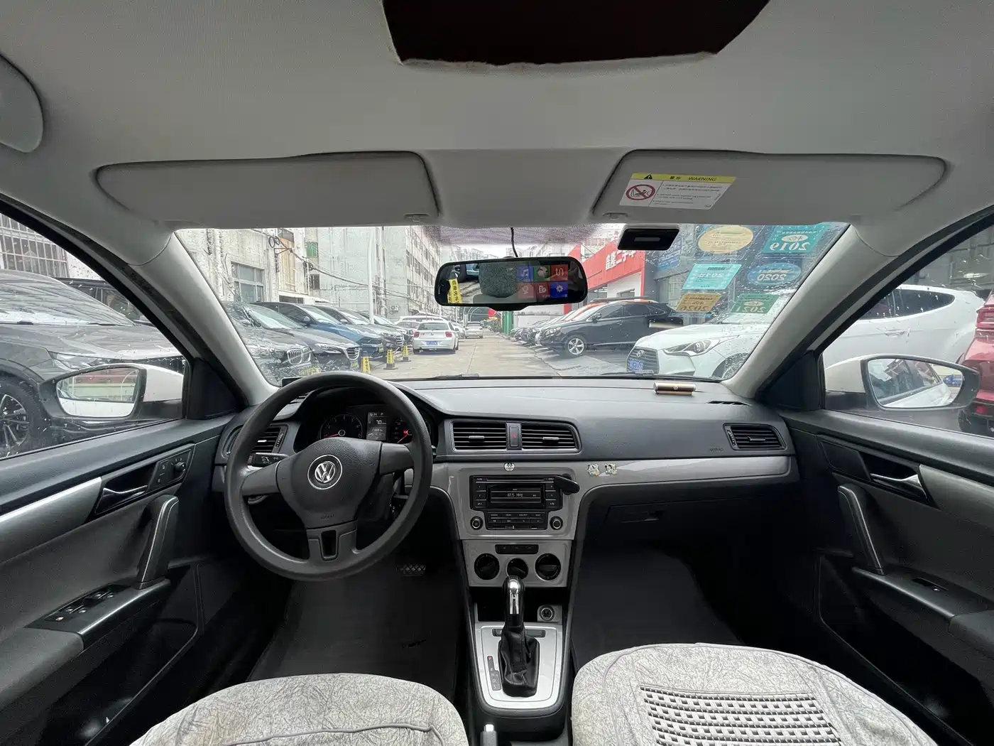 Volkswagen Lavida Tour 2013 1.6L Automatic Trend Style фото 3