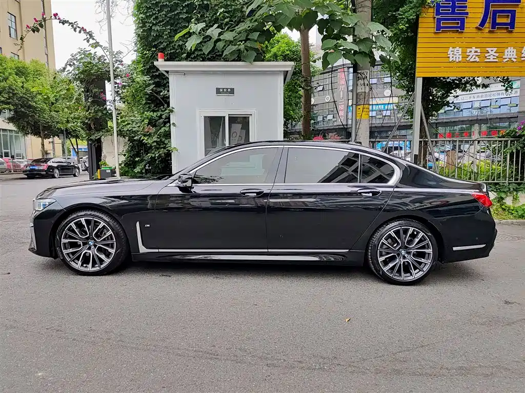 BMW 7 Series 2021 Model 740Li xDrive Executive M Sport Package фото 3