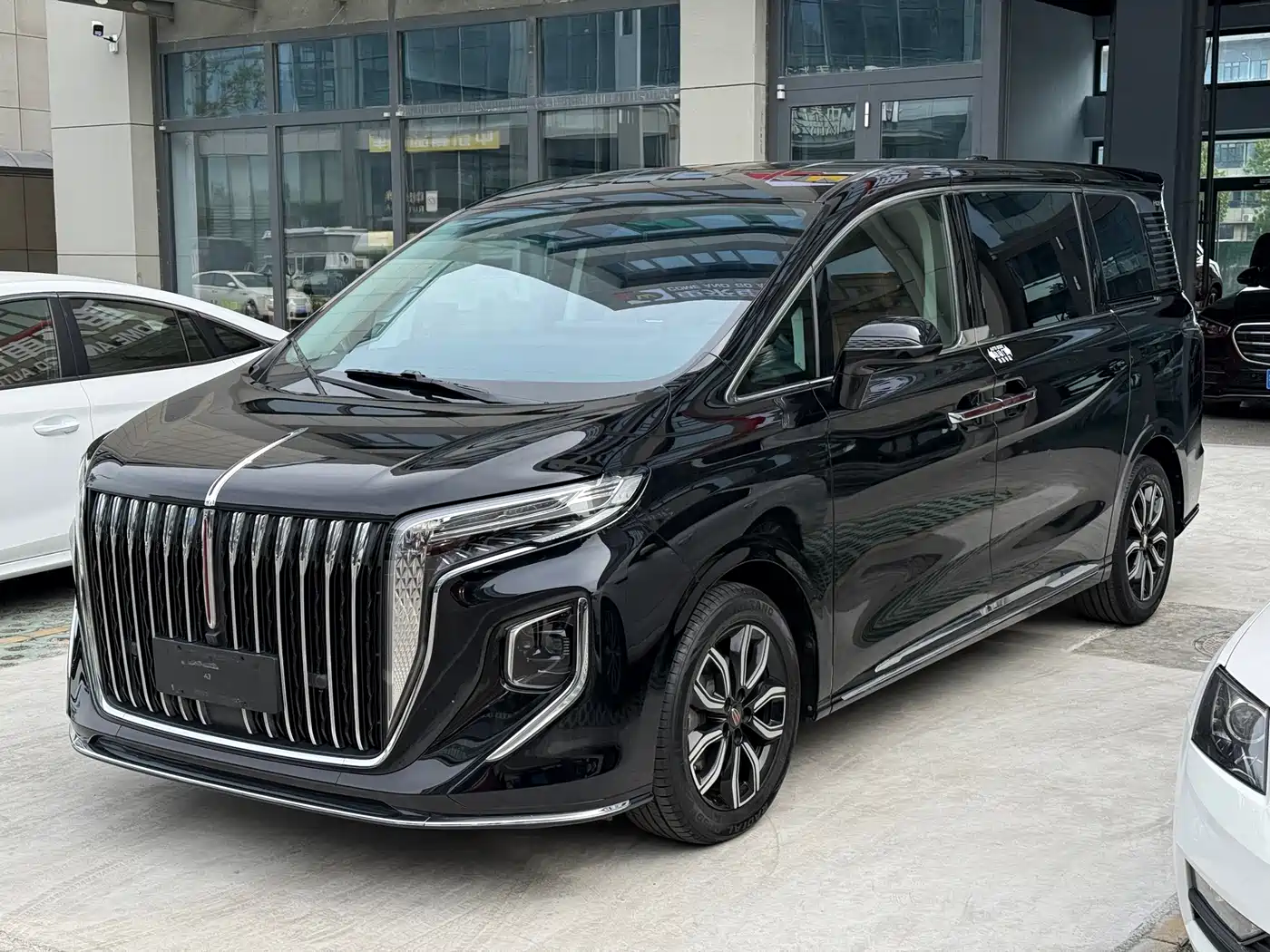 Hongqi HQ9 2023 2.0T Smart Connect Flag Joy Edition фото 2