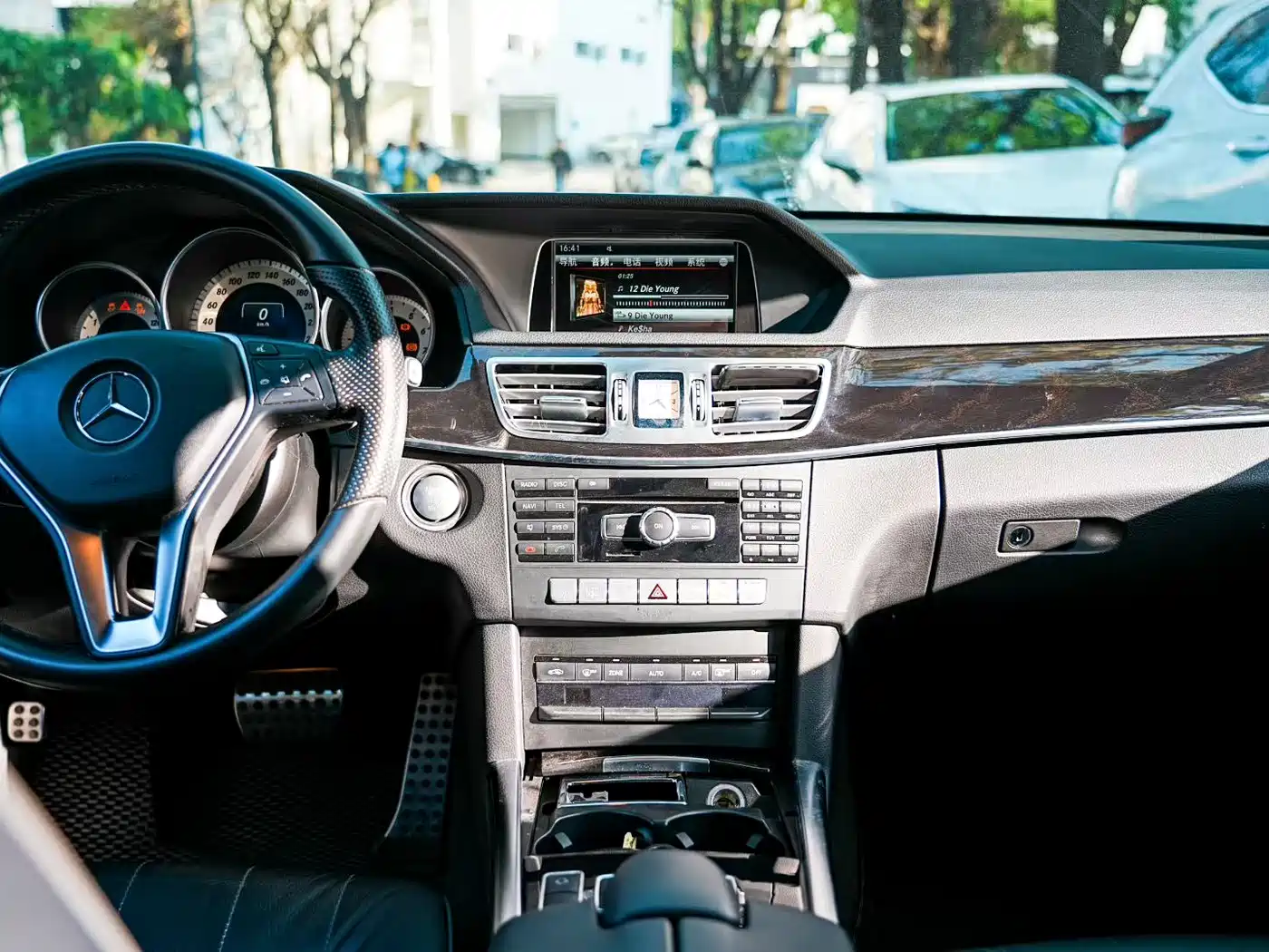Mercedes-Benz E-Class 2015 E 260 L Sport Luxury фото 3