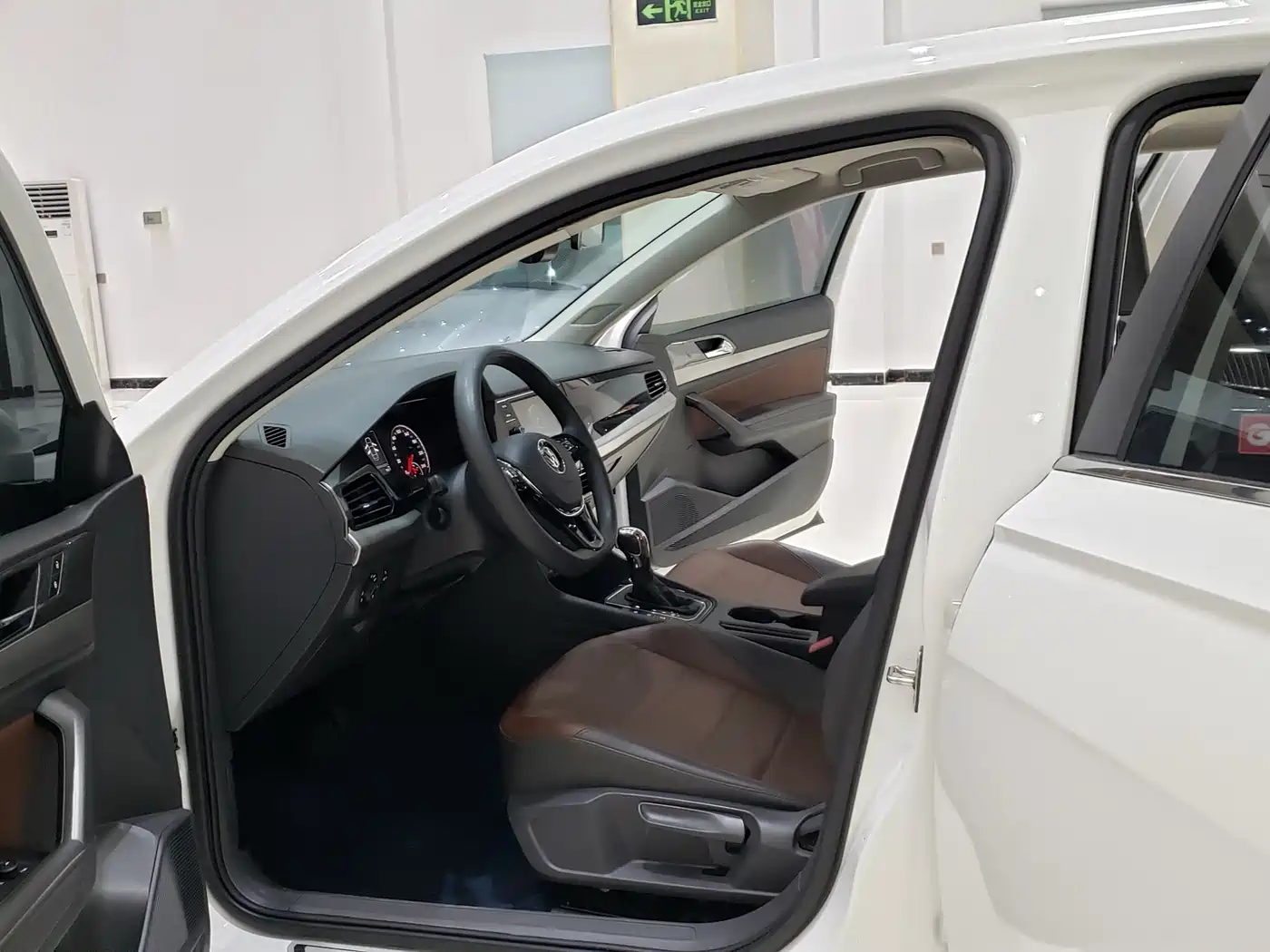 Volkswagen Lavida 2019 1.5L Automatic Comfort Edition China VI фото 4