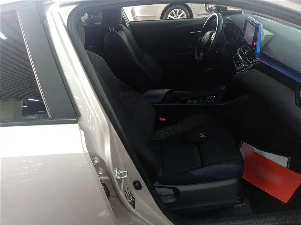 Toyota C-HR 2021 2.0L Comfort Edition фото 19