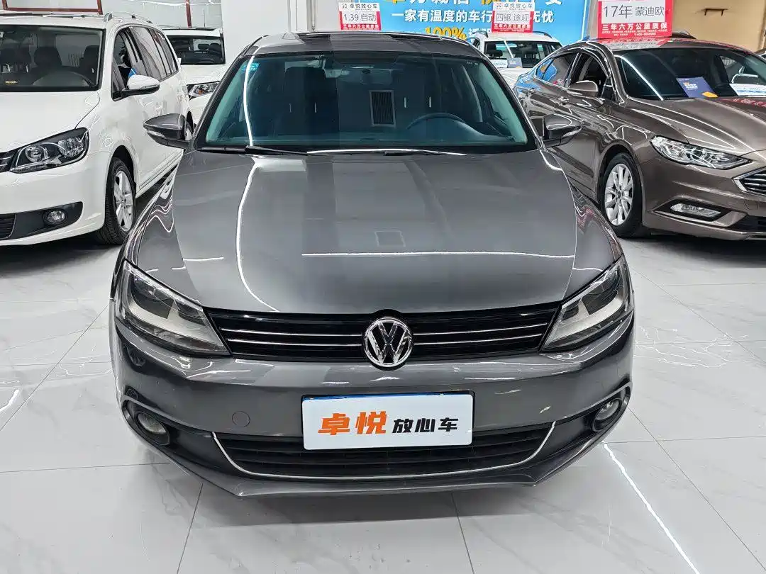 Volkswagen Sagitar 2012 1.6L Automatic Comfort Type фото 2